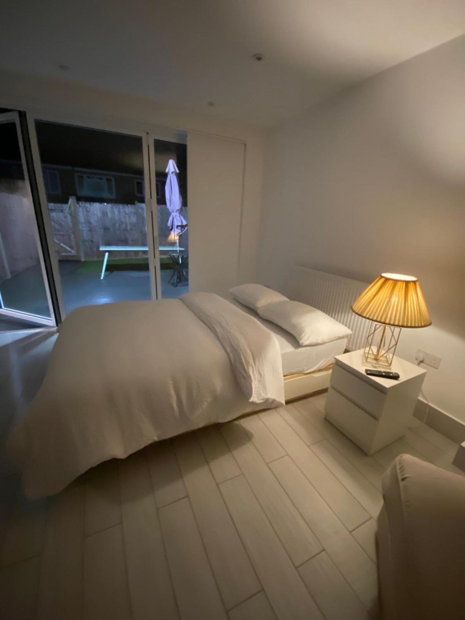 The Bay Apartment Edgware Ngoại thất bức ảnh